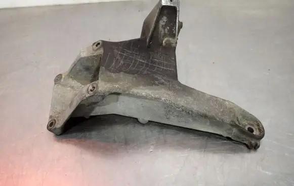 Volkswagen Transporter - Caravelle T3 Engine mounting bracket 068199207B