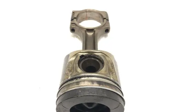 Nissan Qashqai Piston with connecting rod M9R