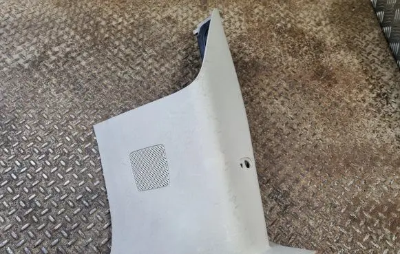 Cadillac Escalade (C) pillar trim 15901363 15186672