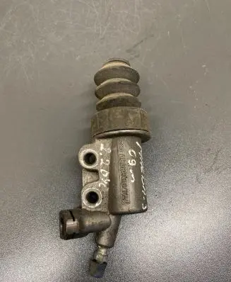 Mazda 3 II Clutch master cylinder 68037