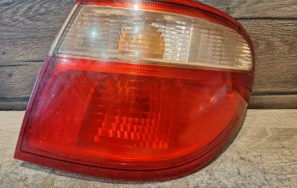 Nissan Almera N16 Rear/tail lights E139673
