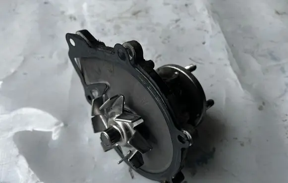 Toyota Land Cruiser (J120) Water pump