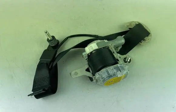 Subaru Outback (BS) Front seatbelt 7W7460P E8067165