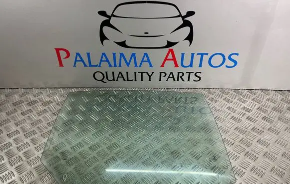 BMW 5 E60 E61 Rear side window E000292