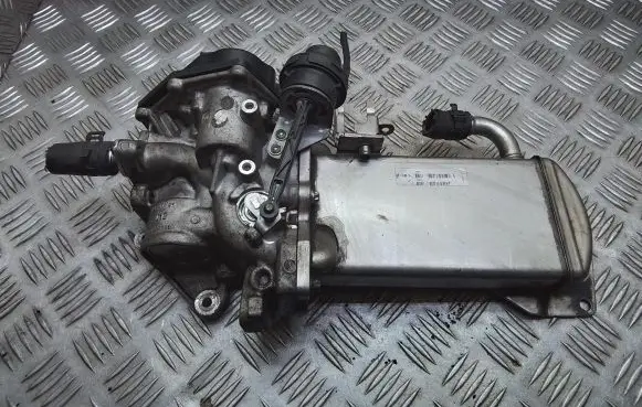 Audi A4 S4 B8 8K EGR valve cooler 8R0971845E V29026381