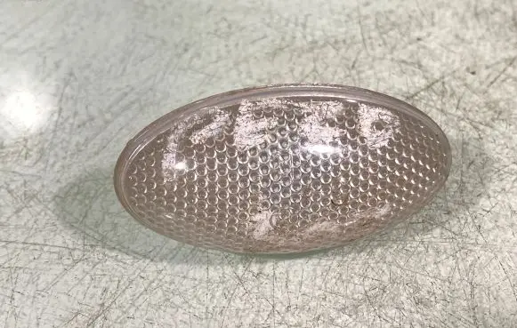 Front fender indicator light