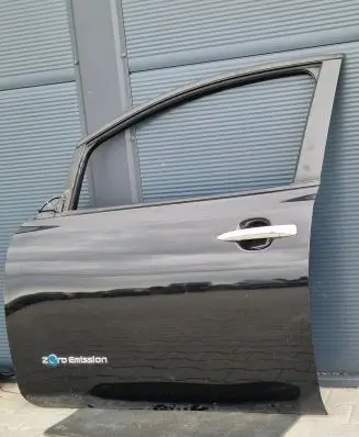 Nissan Leaf I (ZE0) Front door