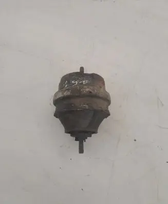 Volkswagen PASSAT B5 Engine mount bracket