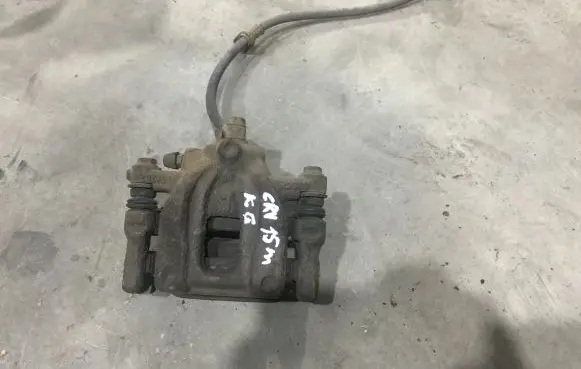 Honda CR-V Rear brake caliper
