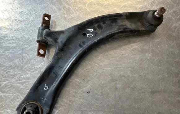 Nissan Qashqai Front lower control arm/wishbone