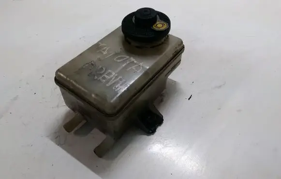 Brake fluid reservoir