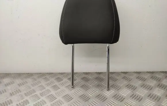 Ford Escape III Front seat headrest