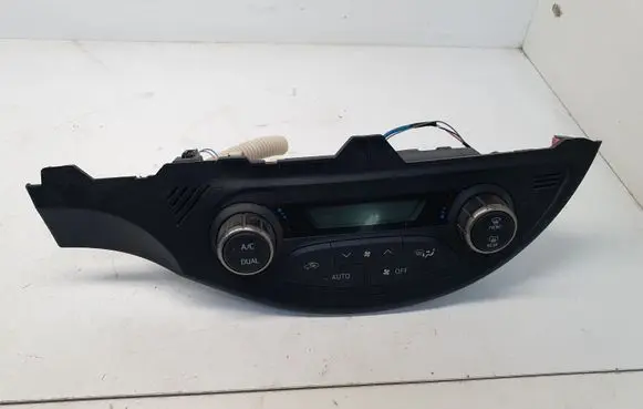 Toyota Yaris Climate control unit 75F206