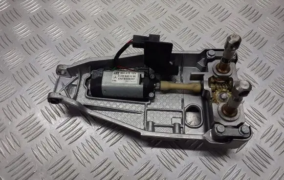 Mercedes-Benz E W210 Steering column adjust motor A2205400288