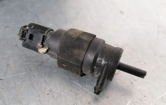 Audi A4 S4 B8 8K Windscreen/windshield washer pump 8K5955647