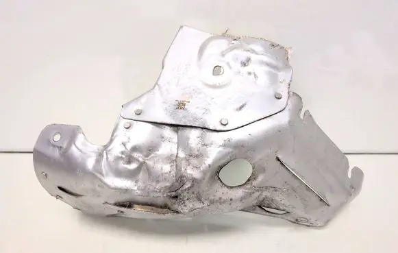 Opel Astra L Heat shield in engine bay 9841851180