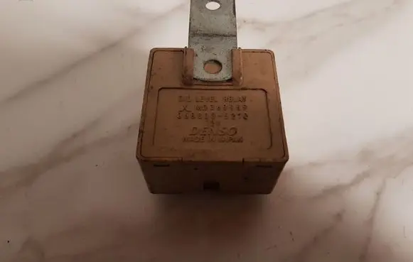 Mitsubishi Pajero Sport I Oil pressure relay MD369959