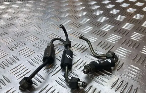 Opel Insignia A Fuel injector supply line/pipe 