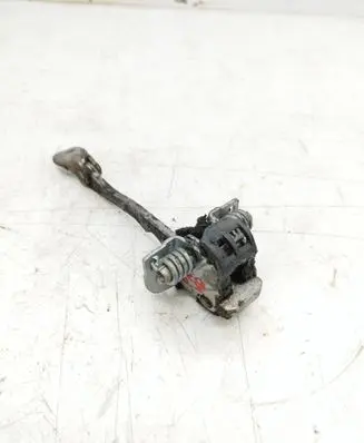 Opel Vectra C Front door check strap stopper