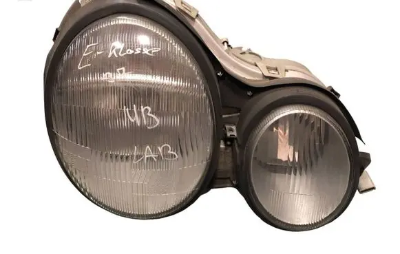 Mercedes-Benz E W210 Headlight/headlamp 14423400 01040402 PY21W