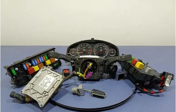 Opel Vectra C Engine control unit/module ECU 55355631