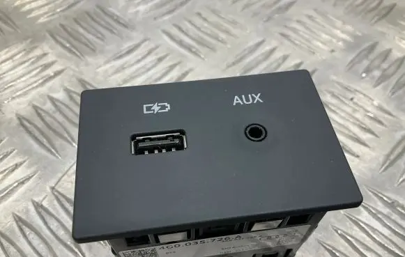 Audi Q2 - AUX in-socket connector 4G0035726A