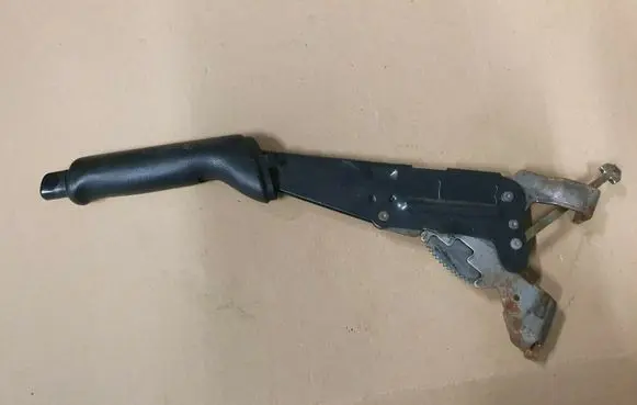 Volkswagen Golf III Hand brake release handle 1H0711303 1H0711461
