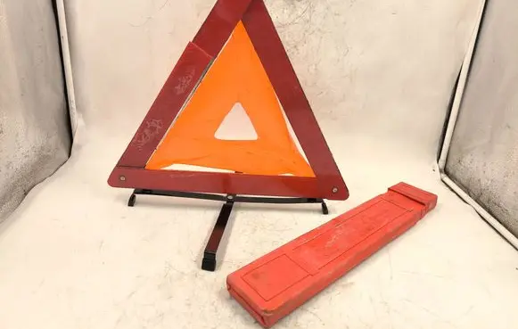 Audi A4 S4 B5 8D Emergency warning sign 