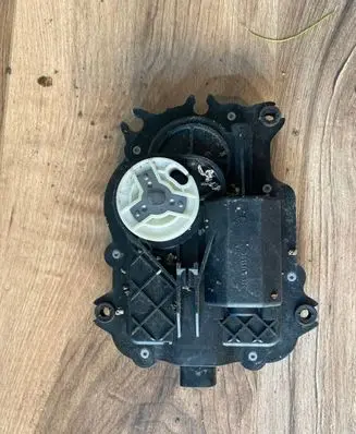 Audi A8 S8 D3 4E Front door soft close latching motor 4E0837059