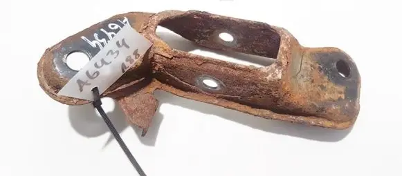 Ford Mondeo Mk III Bracket in trunk/boot 