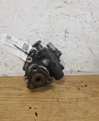 Audi A4 S4 B6 8E 8H Power steering pump