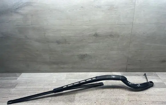 Windshield/front glass wiper blade