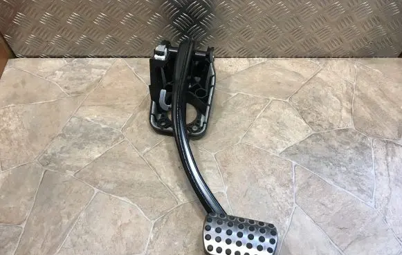 Mercedes-Benz ML W166 Brake pedal A1662900201