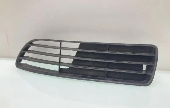 Audi A4 S4 B5 8D Front bumper lower grill 8D0807345