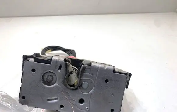 Opel Corsa E Rear door lock 13431845