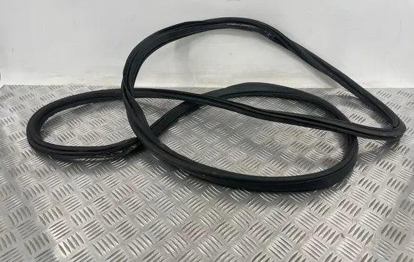 BMW iX2 (U10) Trunk rubber seal (body) 5A2E8B6