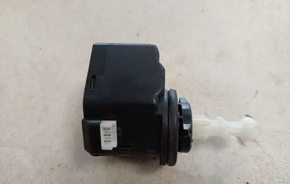 Skoda Fabia Mk2 (5J) Headlight level adjustment motor 00883000