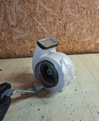 Toyota Prius (NHW20) Heater fan/blower 8713047070