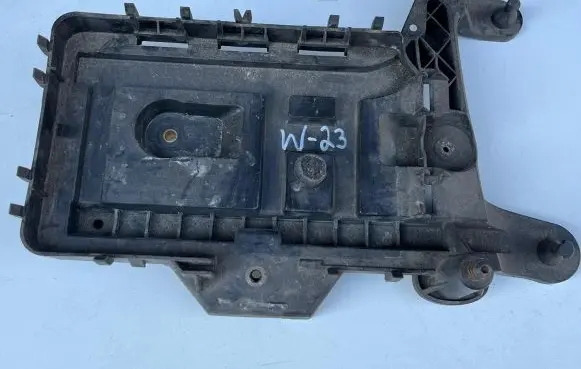 Volkswagen Golf V Battery tray 1K0915333C