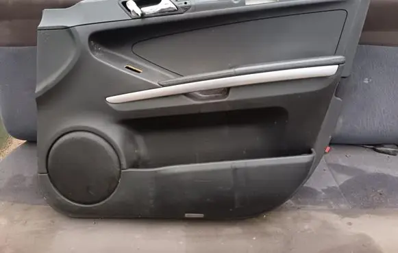 Mercedes-Benz ML W164 Front door card panel trim A1647201470