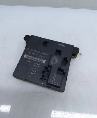 Mercedes-Benz E W211 Door control unit/module 2118201526