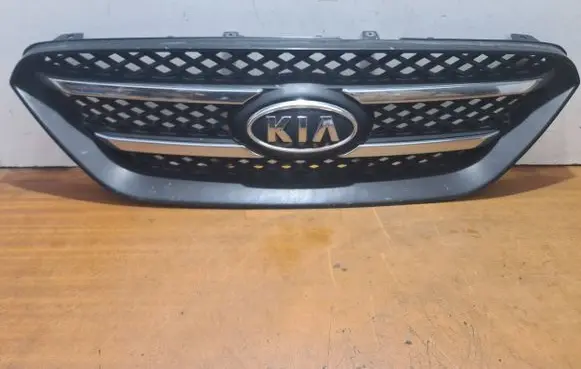 KIA Carens II Front bumper upper radiator grill