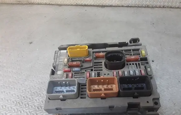 Citroen C4 Grand Picasso Fuse module 9664705880