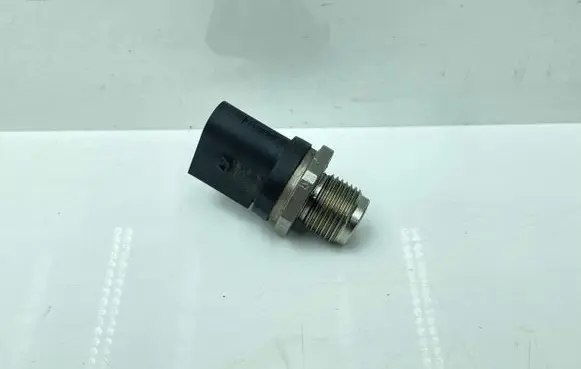BMW 3 F30 F35 F31 Fuel pressure sensor 0281006453 18091747427