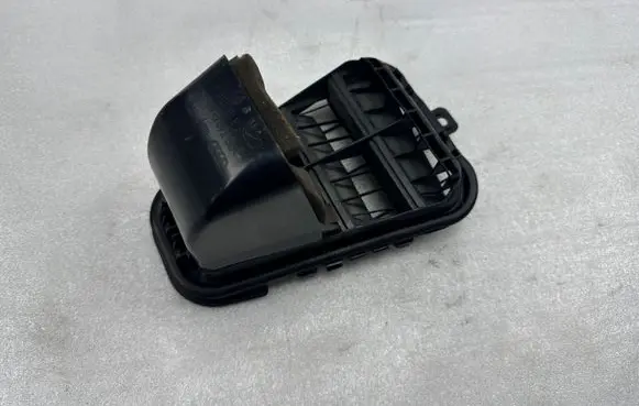 Audi A6 S6 C7 4G Quarter panel pressure vent 4G5819161A 4G5819161