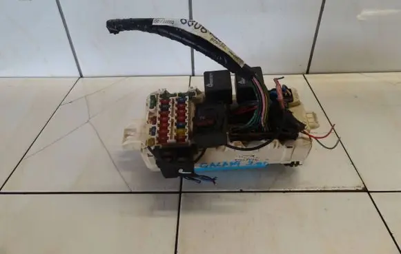 Mitsubishi Galant Fuse box set MR40589