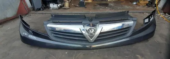 Opel Vivaro Front bumper upper radiator grill 93856149