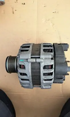 Renault Captur Generator/alternator 231008918R