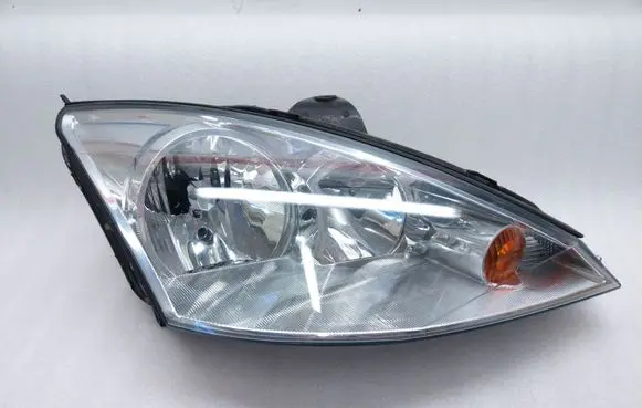 Ford Focus Headlight/headlamp 2M5113W029BE