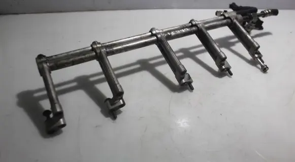 Volkswagen Phaeton Fuel main line pipe